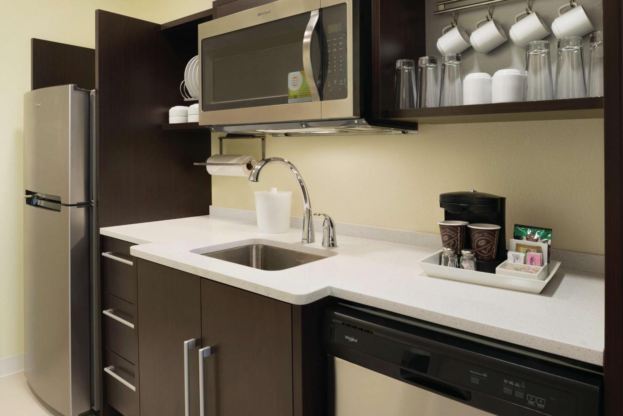 Home2 Suites By Hilton Iowa City Коралвил Екстериор снимка
